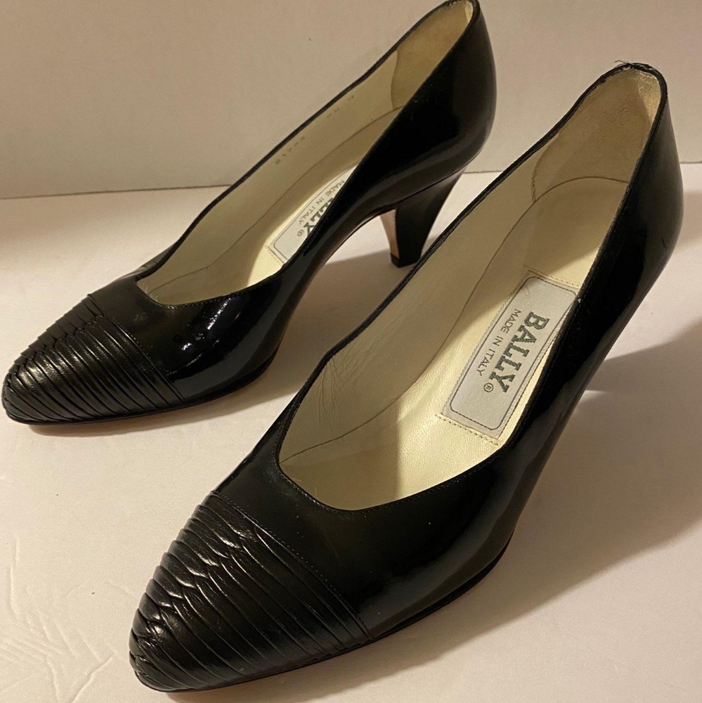Vintage Black Patent Leather Kitten Heels
